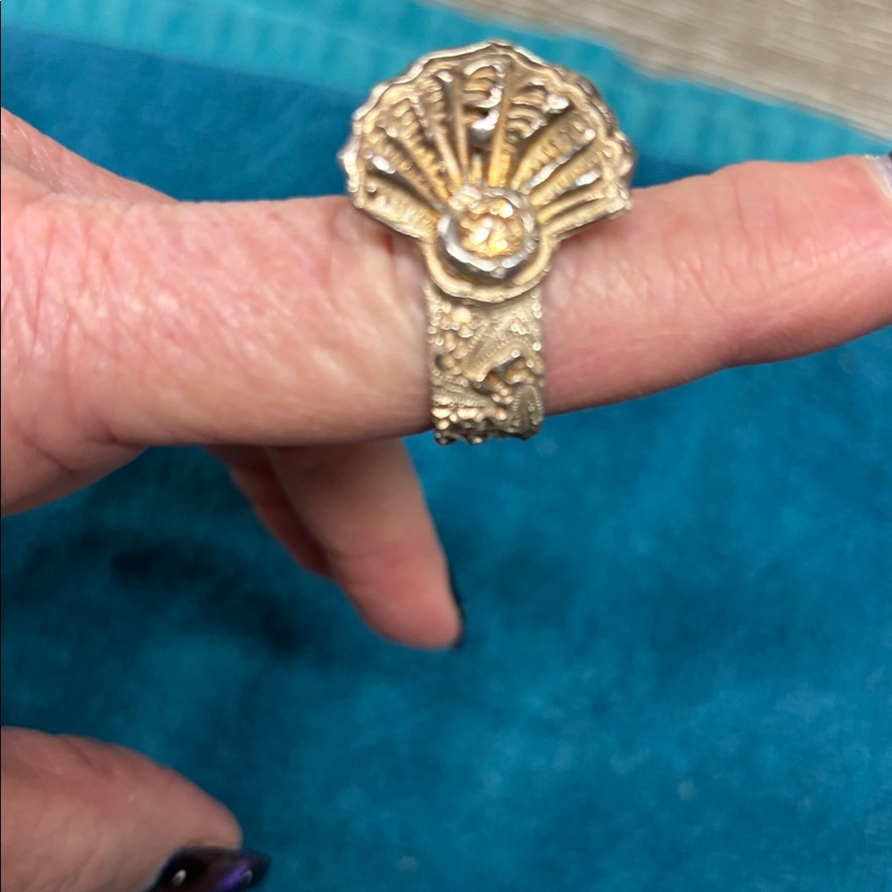 Gold Shell Design Ring - image 2